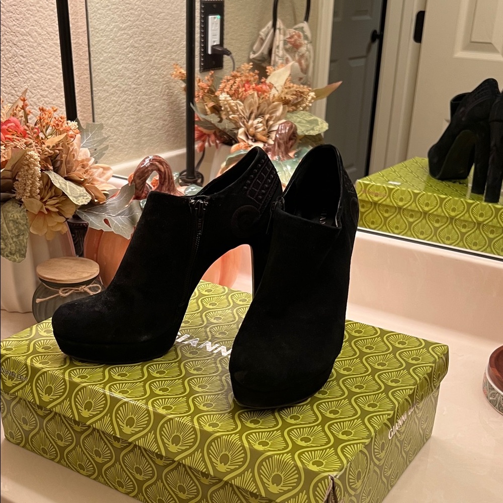 Black Gianni Bini Booties with Decorative Stitching